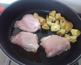 Foto del paso 1 de la receta: Arroz con pollo y caracoles