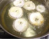 A picture of step 4 of Honey glazed apple rings.