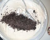 A picture of step 4 of Chocolate chip ice cream.