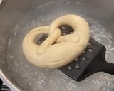 Foto del paso 6 de la receta: 🇩🇪 PRETZELS blandos (“Laugenbrezeln”, Alemania)