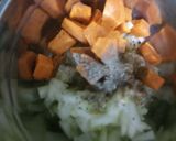A picture of step 2 of Carrot cucumber juice.