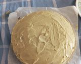 Foto del passaggio 6 della ricetta Torta al cioccolato ripiena e ricoperta di crema al pistacchio