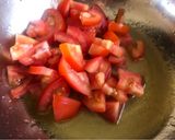 Hình bước làm 2 của món Eatclean- Salad Dưa Leo, Cà Chua, Hành Tây Và Trứng Lòng Đào