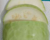 A picture of step 1 of Shark's fin melon soup.