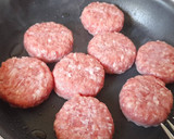 Foto del paso 1 de la receta: Hamburguesitas en empanada