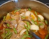 Hình bước làm 5 của món Cà Ri Gà với hộp nấu cari Roi Thai