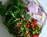 รูปขั้นตอนการทำที่ 3 ของ ยำเห็ดย่าง x ย่างกุ้ง