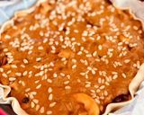 Hình bước làm 2 của món 💚 Bánh Tarte Táo, Thơm, Mận Đỏ & Hạt Thông Nướng