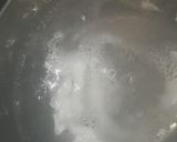 Foto del passaggio 11 della ricetta Uovo bazzotto (fritto e non) su purè di patate viola e tartufo