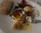Foto del paso 4 de la receta: Huevos rotos con espárragos silvestres y jamón