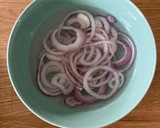 Foto del paso 2 de la receta: Cebolla encurtida rápida