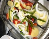Foto del paso 3 de la receta Paletilla de cabrito al horno al vino blanco verduras y patata