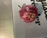 Une image de l'étape 3 de Salade composée de tomates noires, concombre, oignon rouge, feta et persil.