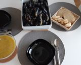 Kék (fekete) kagyló saját levében tejszínesen recept fázis 8 fotója