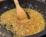 Foto del paso 3 de la receta: Arroz con atún y cebolla