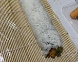 Foto langkah ke 5 dari resep Mentai Sushi Roll (bahan lokal).
