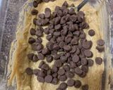 Foto langkah ke 5 dari resep Banana Muffin Chocolate Chips Aduk Garpu.
