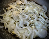 Foto del paso 1 de la receta: Gratén de patatas y cebolla