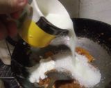 A picture of step 2 of Apple pulp burfi.