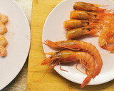 Foto del paso 2 de la receta: Calamar relleno de Gambas rojas