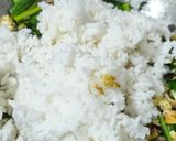 Foto langkah ke 3 dari resep Nasi Goreng Terasi Ikan Asin.