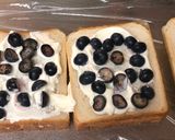 A picture of step 2 of Fruit Sandwich 🍒.