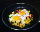 Foto del paso 5 de la receta: Huevos sobre calabacín con jamón curado