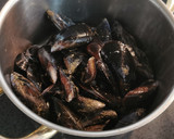 Foto del paso 1 de la receta: Mejillones al Vermut