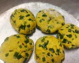 A picture of step 2 of Spring Onion Paratha.