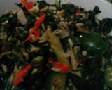 Foto langkah ke 6 dari resep Tumis daun singkong teri medan.