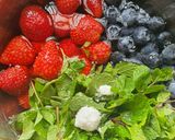 Foto langkah ke 1 dari resep Mixed Berry Juice.