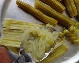 A picture of step 2 of Drumstick soup.