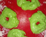 Foto langkah ke 3 dari resep 9. Donat pandan.