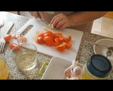Foto del paso 3 de la receta: Filete de Merluza en Salsa de Tomate, Ajo y Albahaca