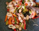 Foto langkah ke 10 dari resep Tumis cumi pelangi.