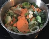 Une image de l'étape 2 de Velouté de patate douce, curry et lait de coco.