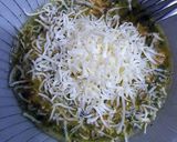 Foto del paso 5 de la receta Tortilla de atún con pasta de cilantro, jengibre, ajo y queso
