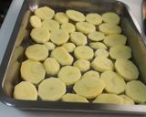 A picture of step 2 of Oven-Baked Chicken Thighs with Beer.