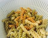 Foto del paso 1 de la receta: Ensalada fusilli con atún y vegetales!!