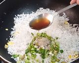 A picture of step 4 of Eggs Fried Rice.