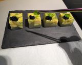 Foto del paso 16 de la receta: Cubos de aguacate con pepino y lima, huevas y hojita albahaca