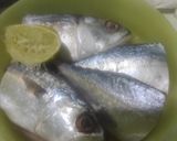 Foto langkah ke 1 dari resep Ikan Kembung Kuah Asam Pedas.