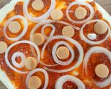 Foto langkah ke 5 dari resep Pizza Sosis Keju.