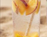 صورة لخطوة 2 من وصفة مشروب الخوخ🍑 بالماء غازي و سيروب