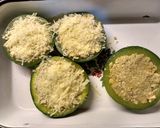 Foto del paso 3 de la receta: Zapallitos rellenos de pollo y hummus de garbanzos con penne rigate