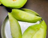 A picture of step 2 of Honeydew Melon Sharbat.