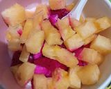 Foto langkah ke 2 dari resep Salad Buah (with Saus Korean Strawberry).