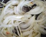 Foto del paso 3 de la receta: Tortilla de espinaca, betarraga, zanahoria, papa y cebolla caramelizada