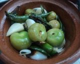 Foto del paso 2 de la receta: Salsa verde de chiles dorados Mamá Guera al estilo ranchero