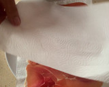 Foto del paso 2 de la receta: Alubias, ensalada, marisco en lata y jamón